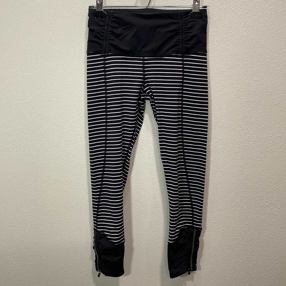 Lululemon Runday crop Capri leggings striped zipper